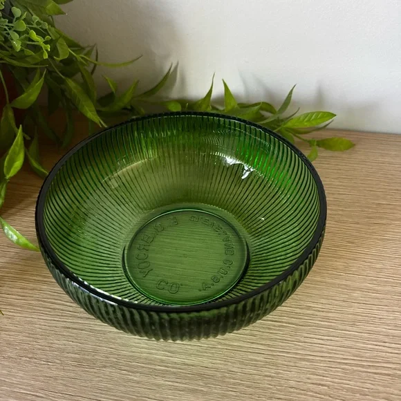 Emerald Ribbed Glass Bowl - Picture 2 of 5